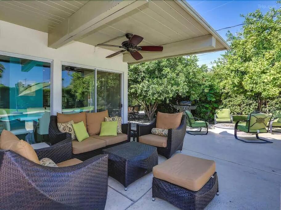 Serene 4 Bed 3 Bath Heated Pool Natural Backyard Heart Of Palm Springs Exterior photo